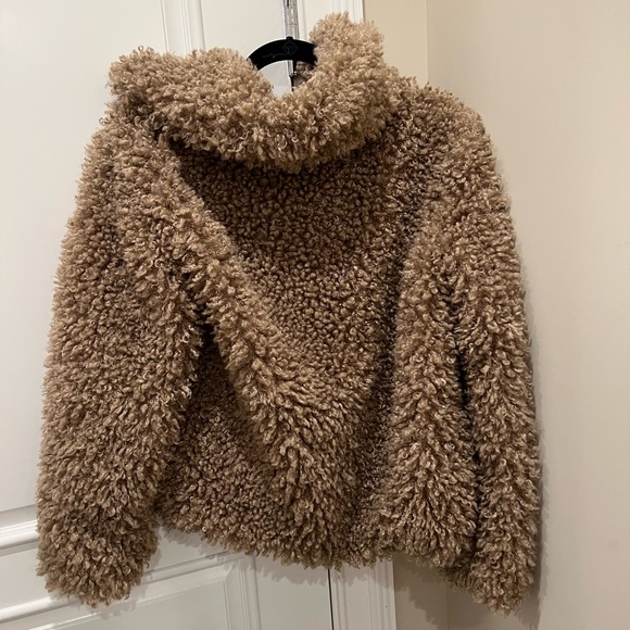 NWOT ZARA fuzzy jacket size M - Picture 3 of 3